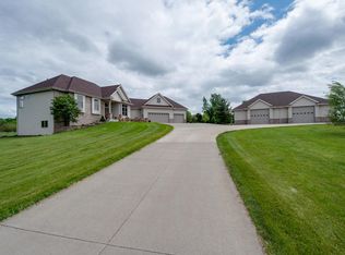 7099 Longview Ln, Prior Lake, MN 55372