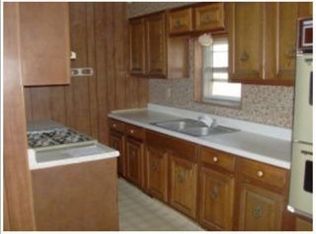 319 Edmond St, Taylor, TX 76574