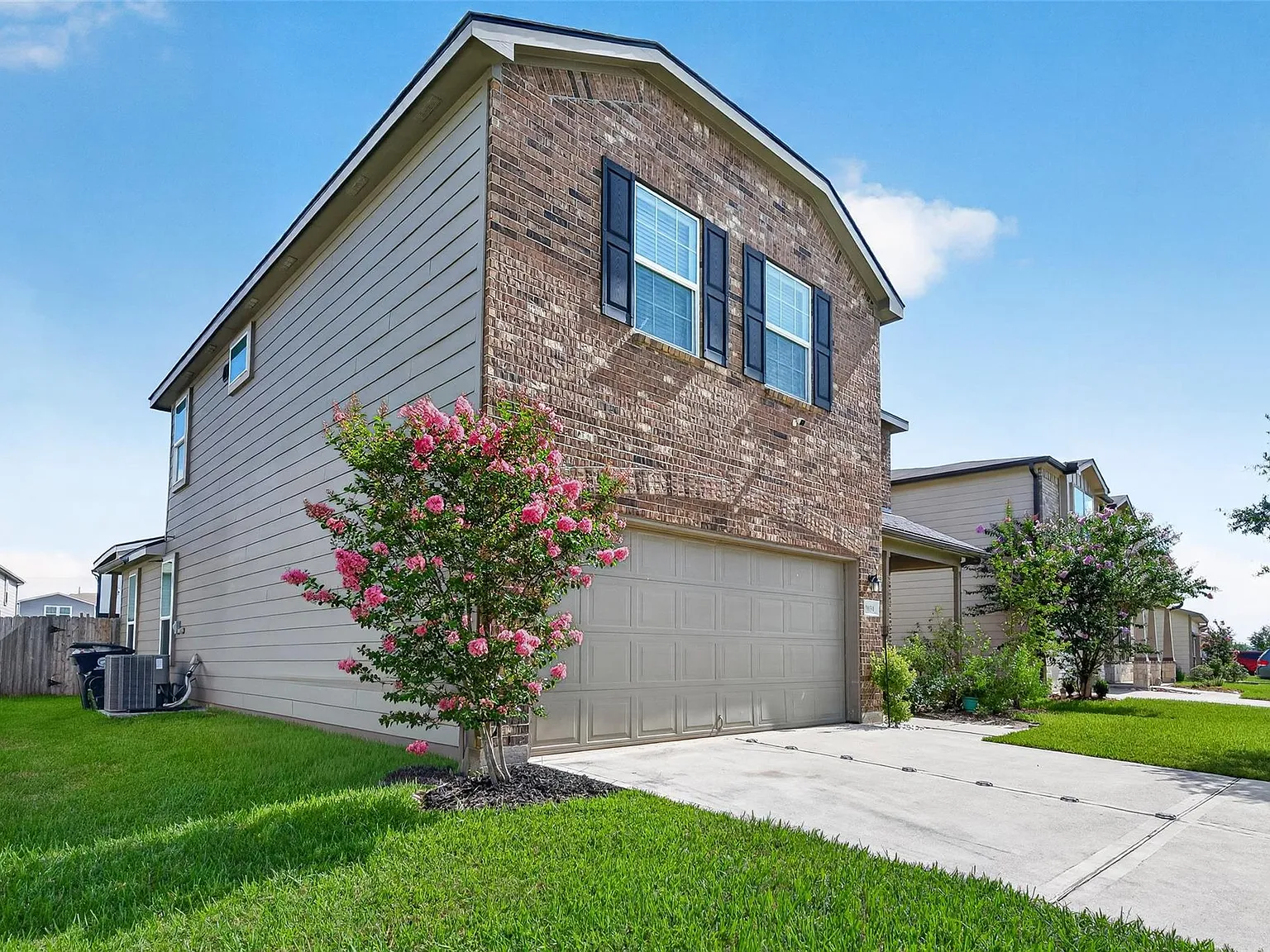 4 bed, 2.5 bath, 2508 sqft, $2,600 — Photo 3