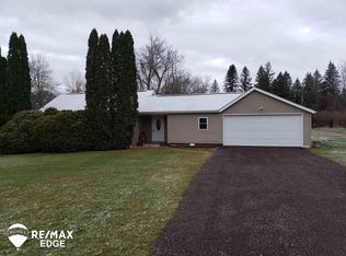 9467 E Coldwater Rd, Davison, MI 48423