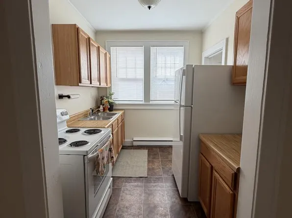 72 S Main St, Kilmarnock, VA 22482