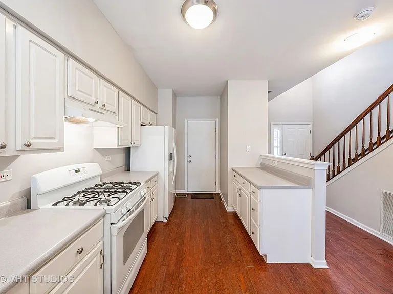 815 Asbury Dr — Photo 2