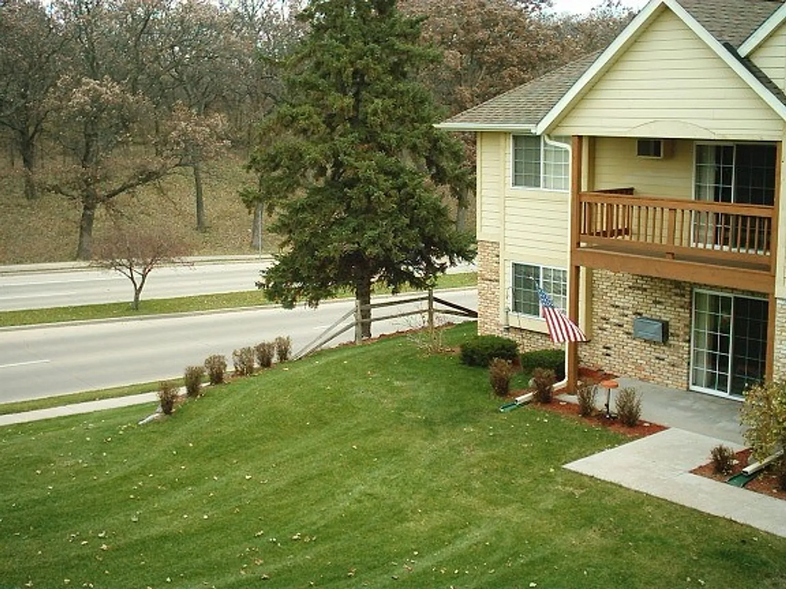 Arbor Heights Apartments — Photo 3