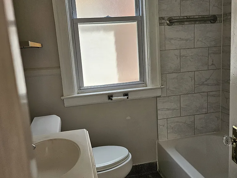 891 Beaconsfield Ave #1 — Photo 7