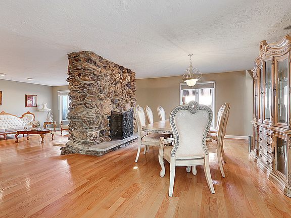 5th image of 185 Sherwood Dr