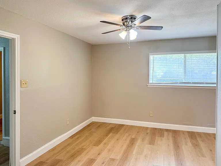 701 Tanglewood Dr — Photo 6