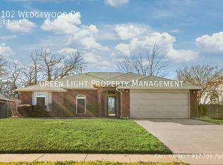 2102 Wedgewood Dr, Grapevine, TX 76051