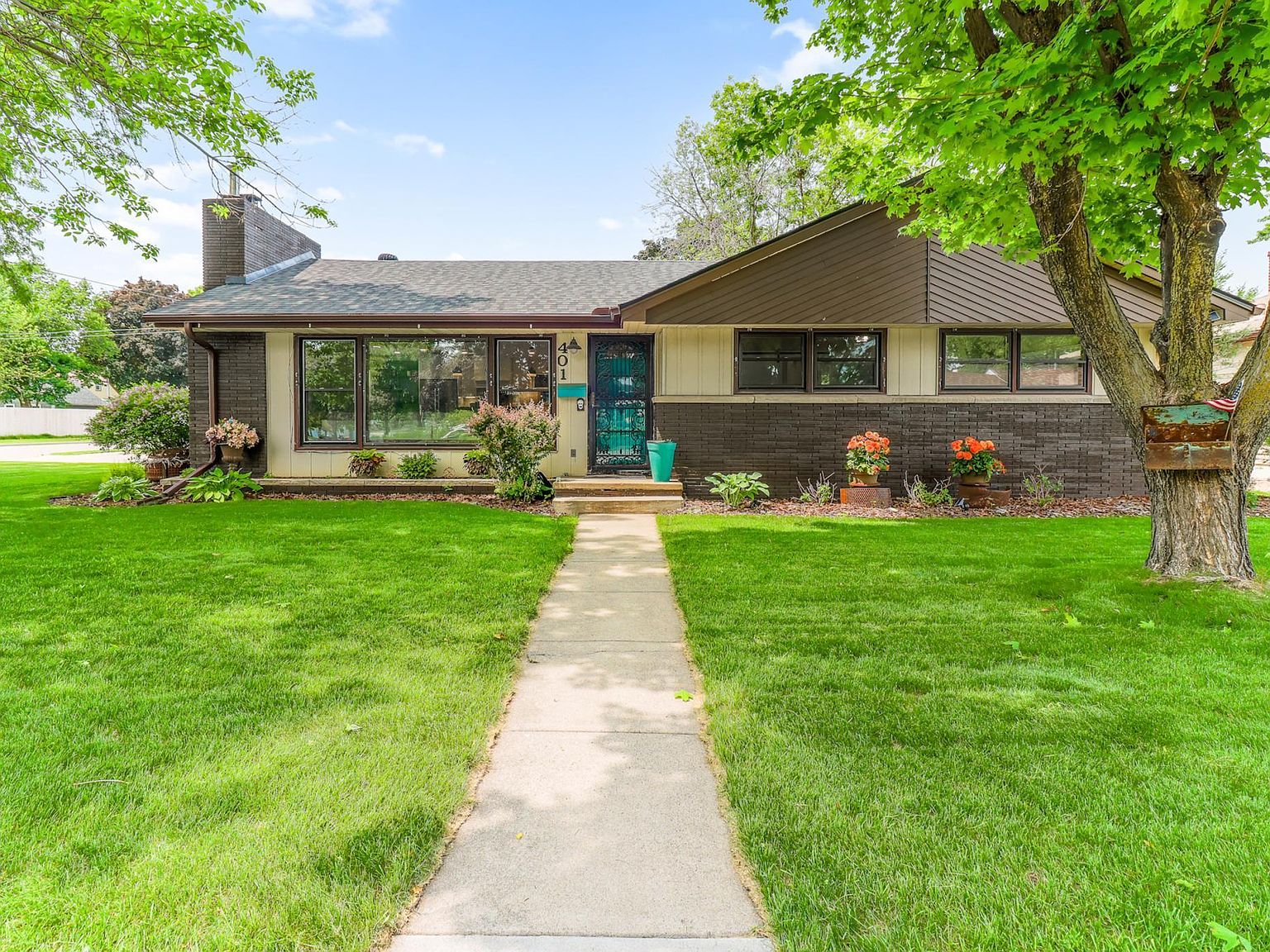 401 2nd Ave NE, Osseo, MN 55369 | Zillow