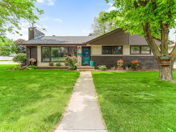 401 2nd Ave NE, Osseo, MN 55369