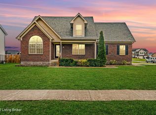 327 Red Crest Dr, Shepherdsville, KY 40165