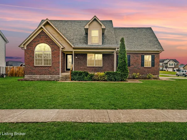 327 Red Crest Dr, Shepherdsville, KY 40165