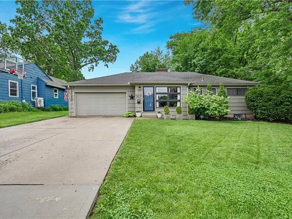 3007 W 49th Ter, Westwood, KS 66205