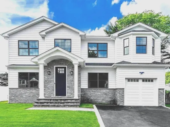 31 Georgia Drive, Syosset, NY 11791