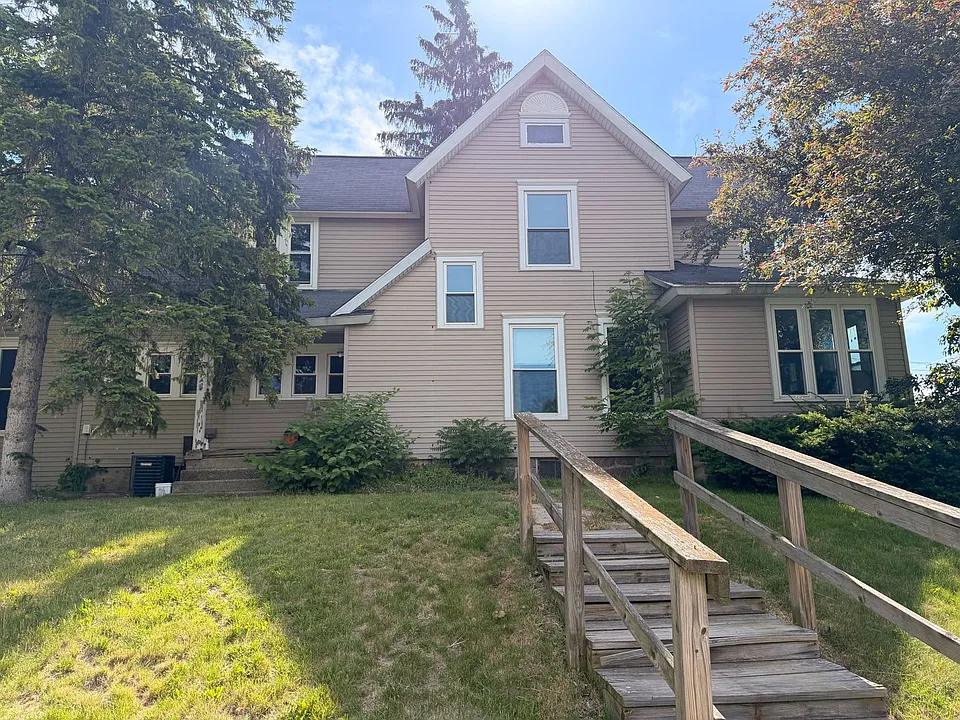2425 Four Mile Rd NW
