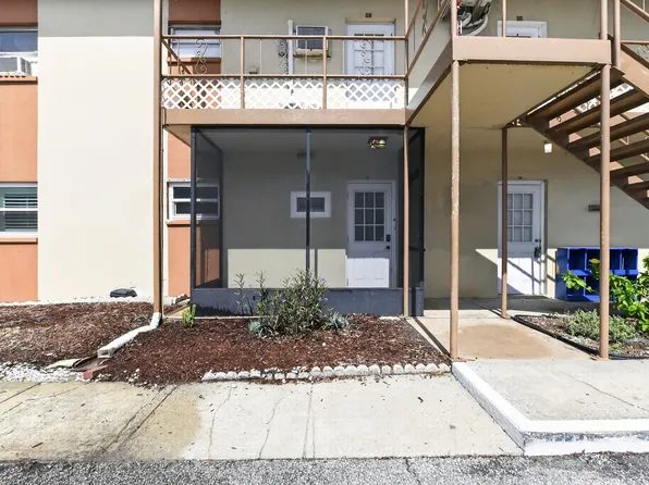 5396 4th St N APT 101, Saint Petersburg, FL 33703