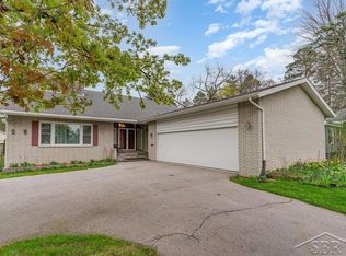 808 W Sugnet Rd, Midland, MI 48640