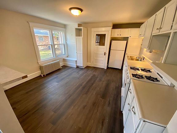 4th image of 1127 Waugoo Ave