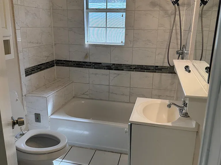 5702 Pine Ave — Photo 18