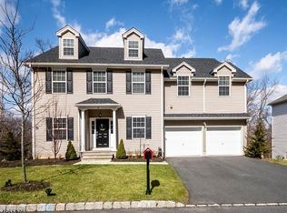 10 Locust Ct, Hackettstown, NJ 07840