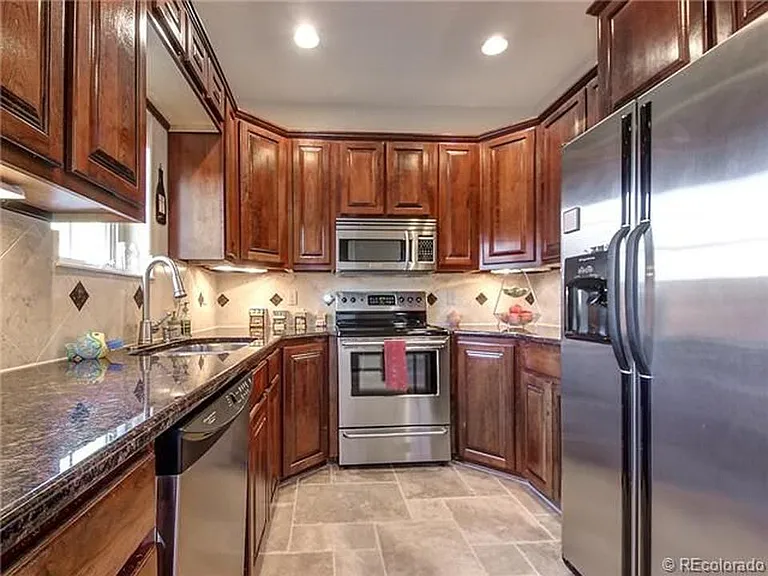 Lots of cabinet space including 4 Lazy Susan's.