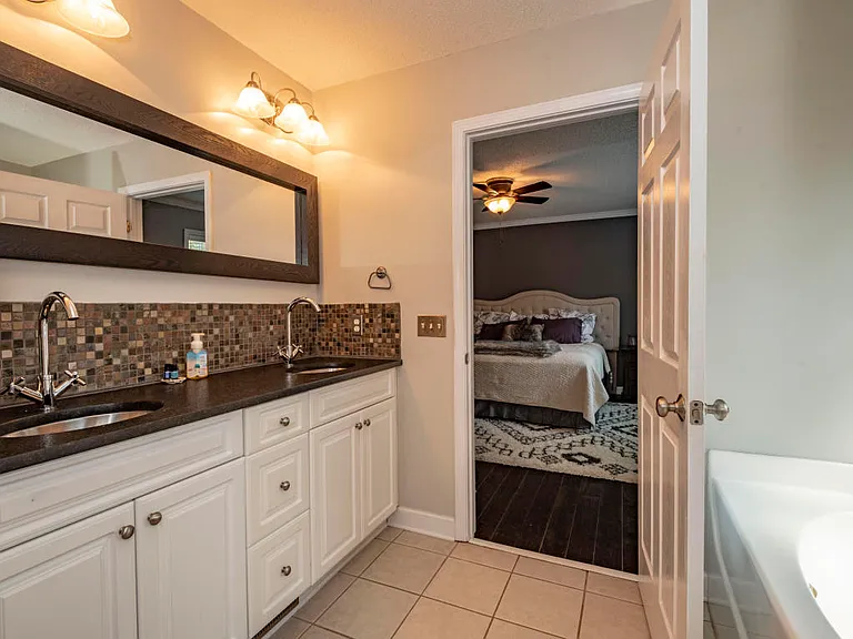 440 Spring Lake Dr — Photo 24