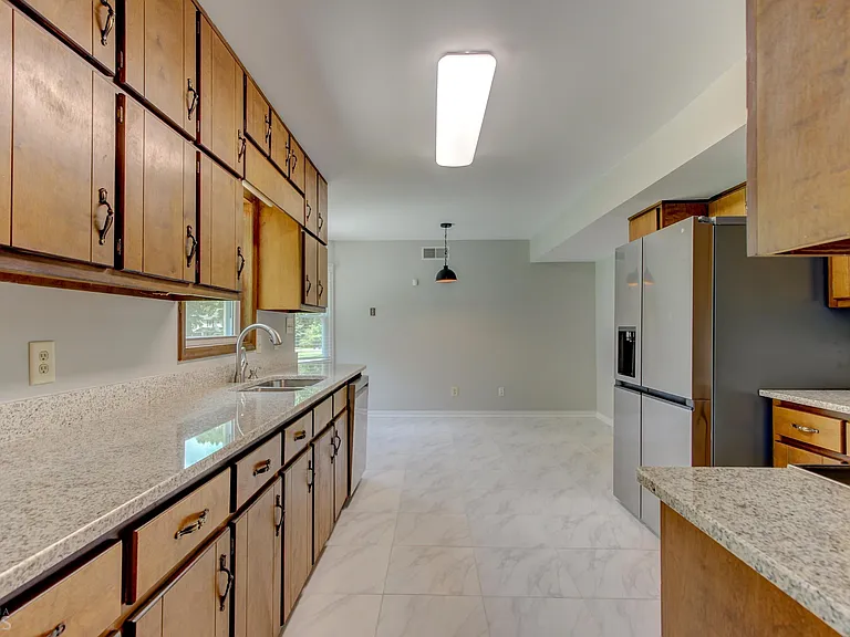 180 Fairfield Cir — Photo 16