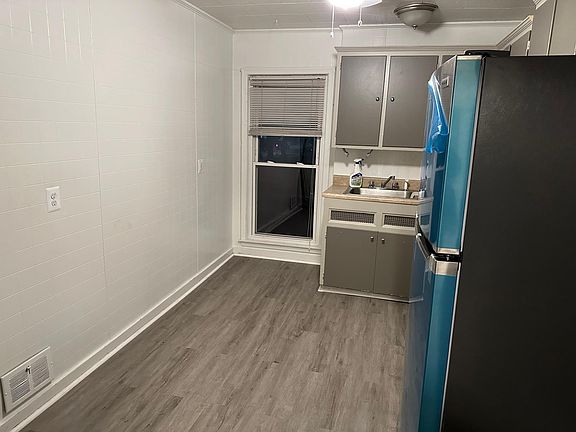 4th image of 2144 Biddle Ave