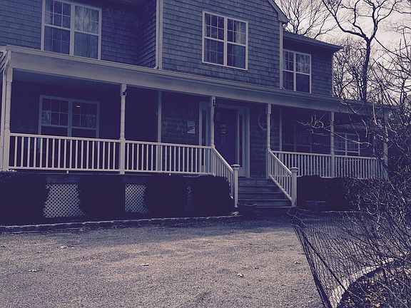 3rd image of 8 Winterberry Ln