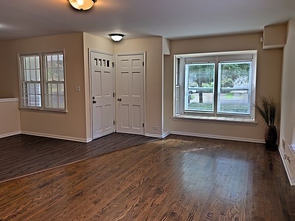 3rd image of 464 Glendenning Pl