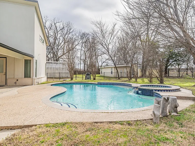 2400 Ridgecrest Dr — Photo 26