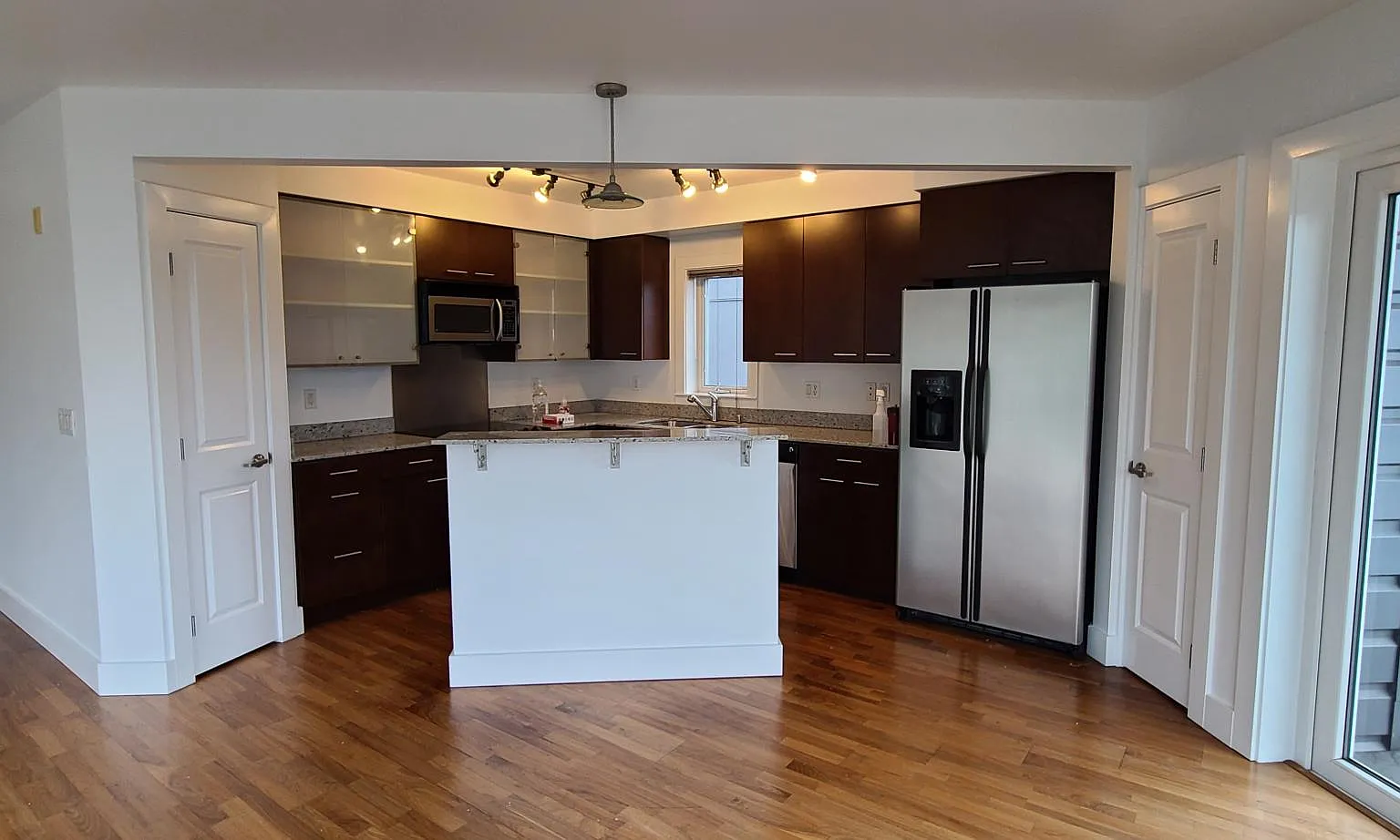 2 bed, 1081 sqft, $3,495 — Photo 2