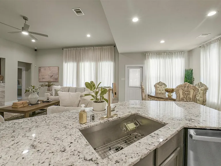 23610 Iris Field Ct — Photo 5