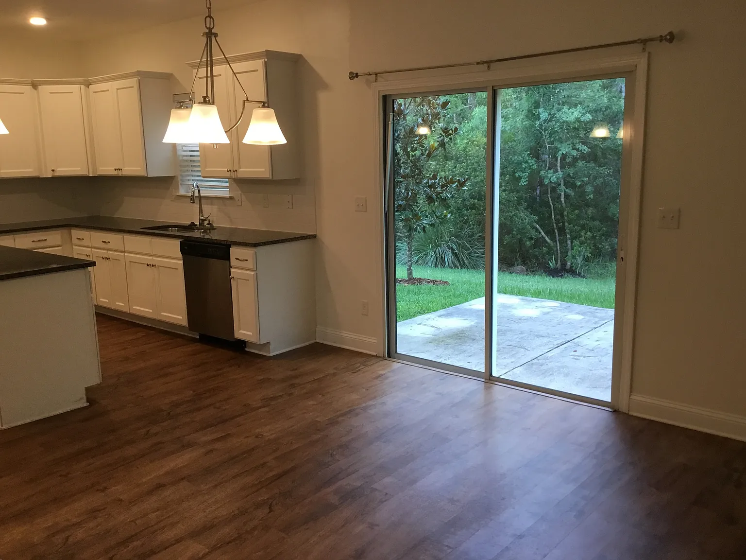 4 bed, 2.5 bath, 2458 sqft, $2,660 — Photo 4