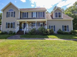 92 Middle Rd, Deerfield, NH 03037
