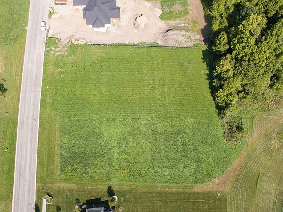 3rd image of 7490 Fairway Dr