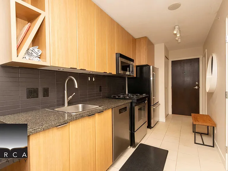 1010 Richard St #403 — Photo 6