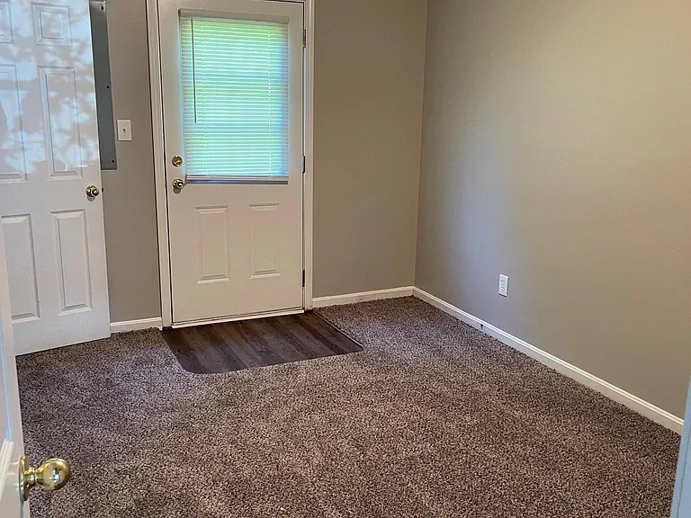 1100 Horsemans Ln #40 — Photo 3