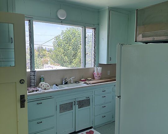 4th image of 1525 S Sierra Bonita Ave