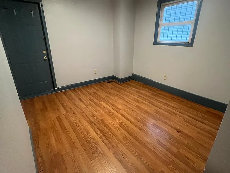 44 4th St #1R — Photo 4