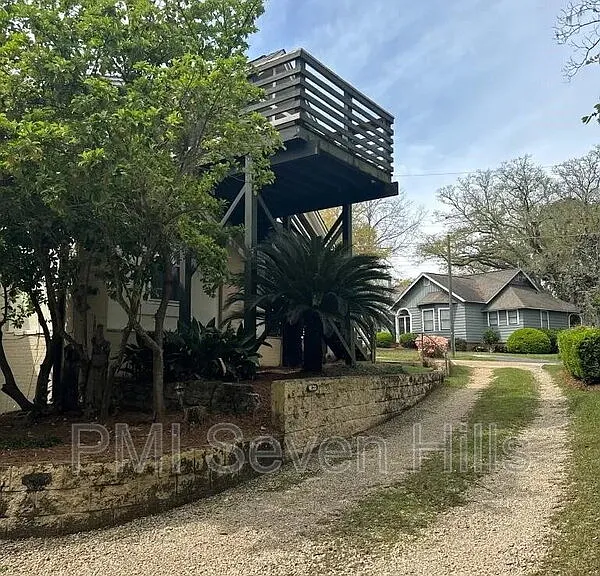 1643 Fernando Dr #2 — Photo 3