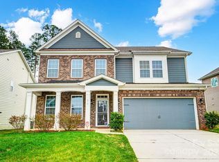 670 Belle Grove Dr, Lake Wylie, SC 29710