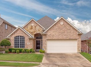 311 Park Crest Ave, Euless, TX 76039