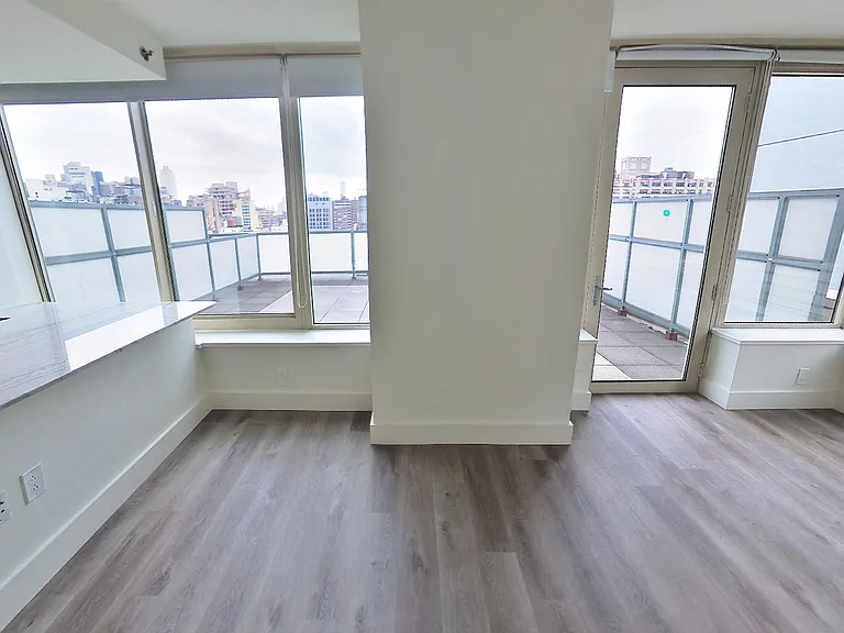 315 W 33rd St — Photo 30