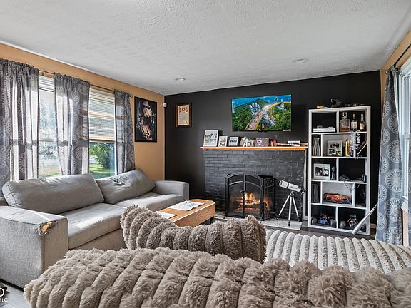 3rd image of 6461 Madison Ave