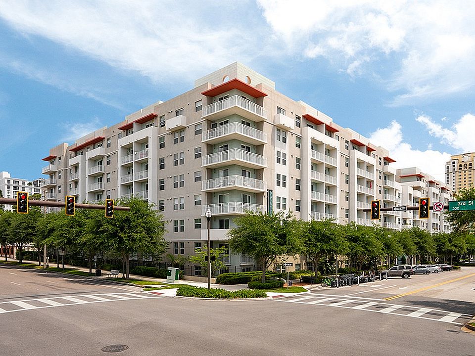 Cottonwood Bayview Apartments Exterior