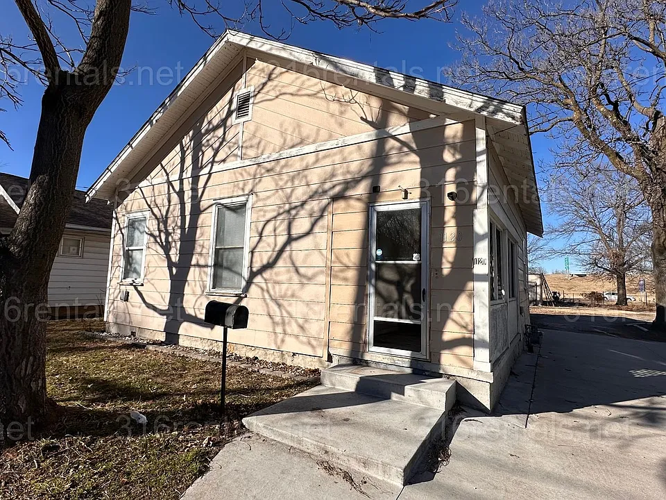 1120 W Dayton Ave