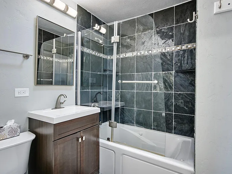 2610 N Cook St — Photo 25