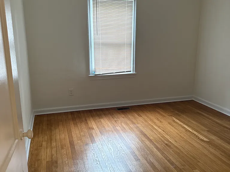 40 Moores Ln S — Photo 10