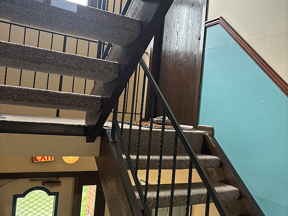 3rd image of 15737 Thomas Ln Floor 2