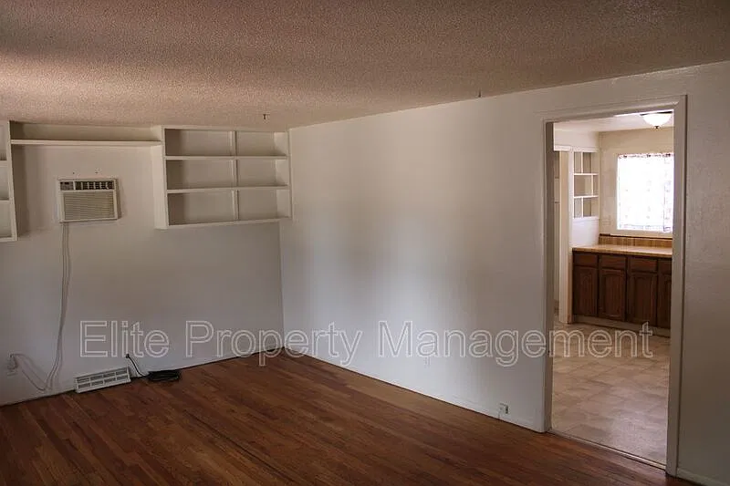 3 bed, 1.0 bath, 1094 sqft, $1,395 — Photo 3